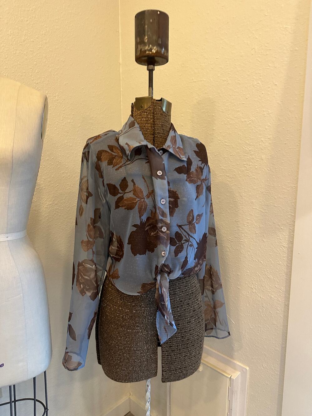 Vintage Women’s Small Sheer Blue Floral Tie Front Chiffon Blouse